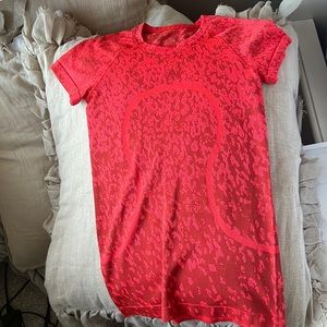 lululemon swiftly tech (size 2)